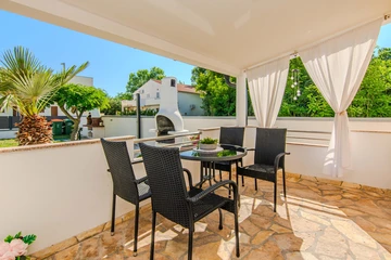 Nin Apartment for 2–3 Guests with Terrace