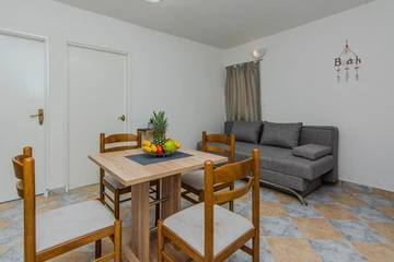 Nin Apartment for 2–3 Guests with Terrace