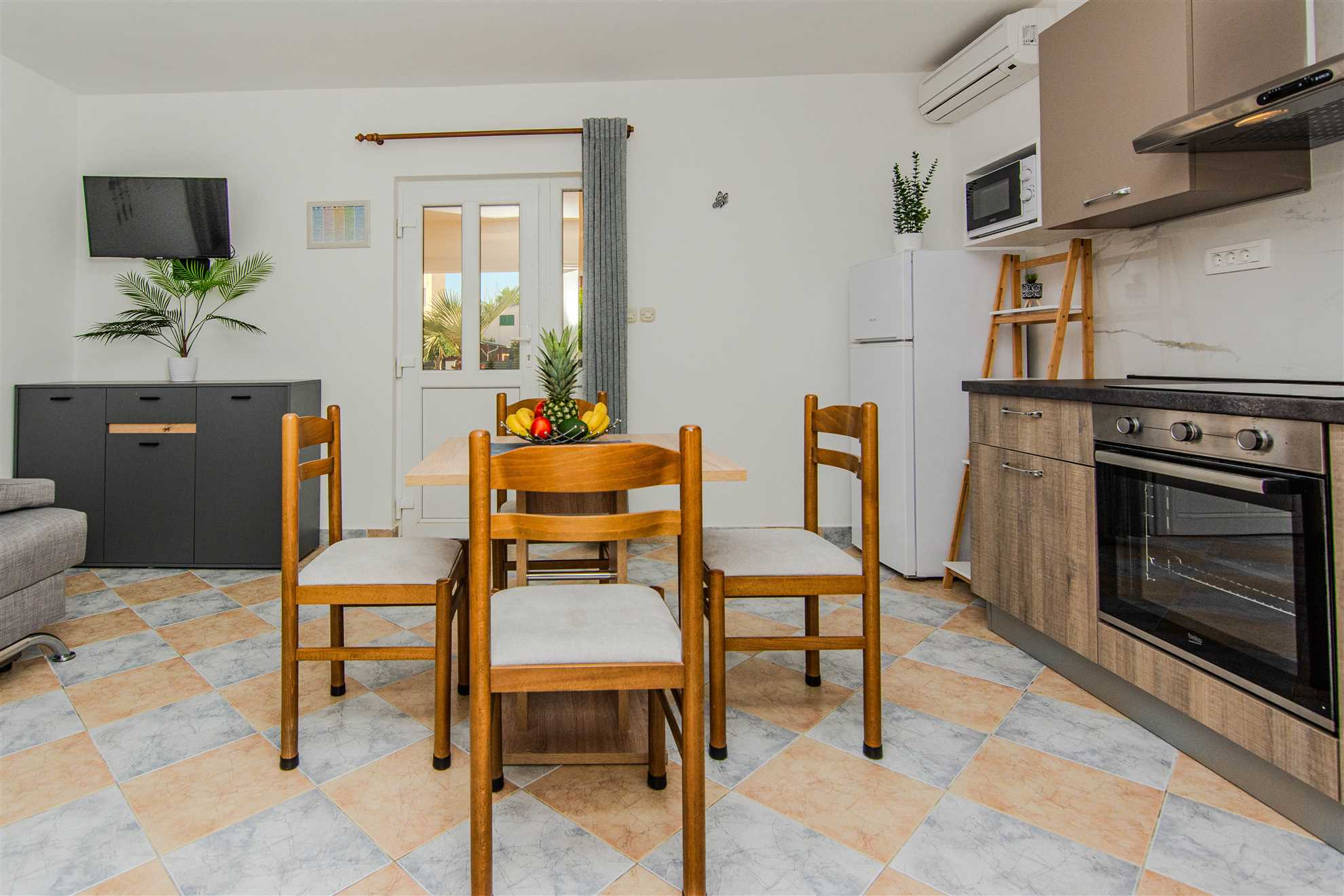 Comfortable apartment | For 2-3 persons | 120 m from beach