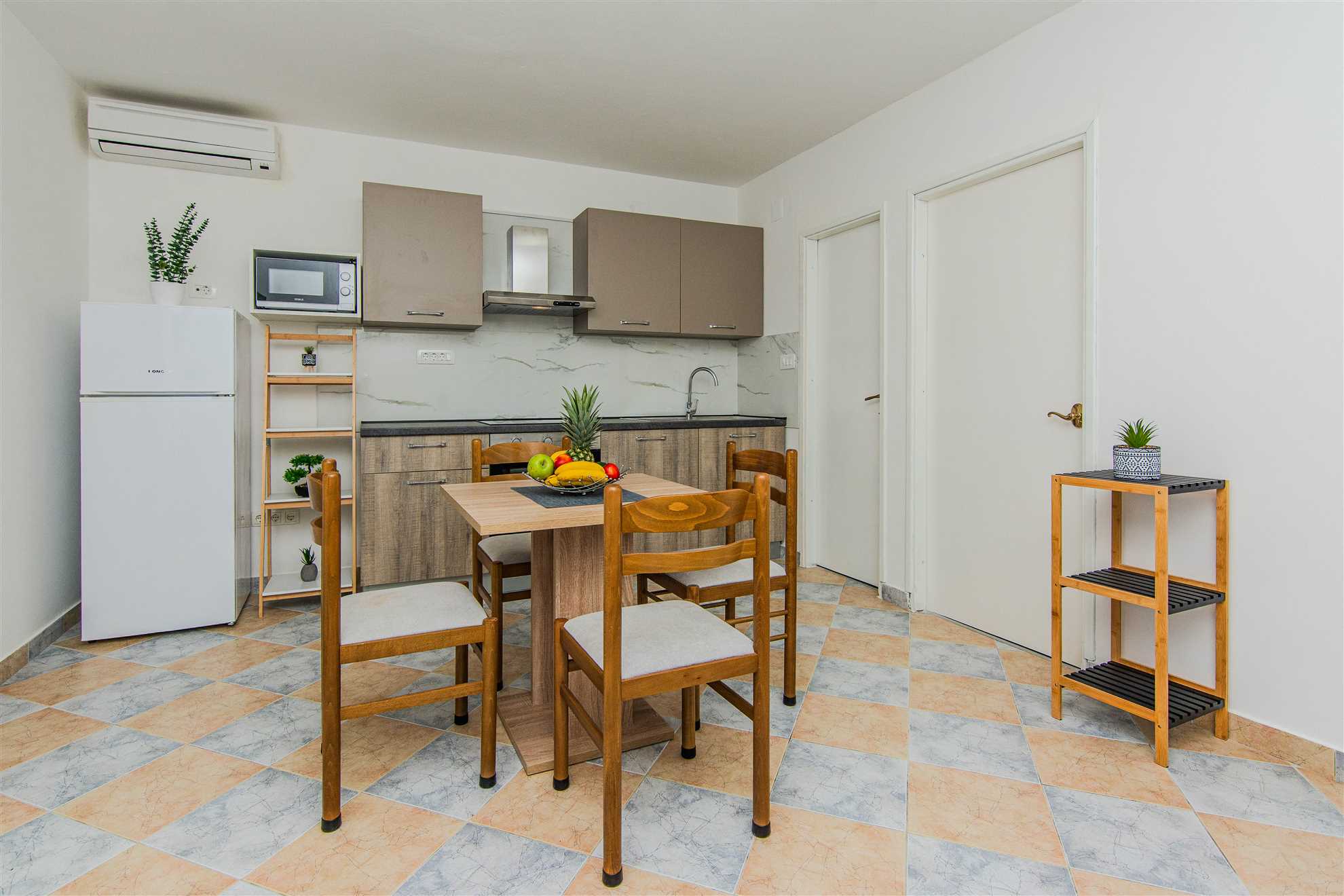 Comfortable apartment | For 2-3 persons | 120 m from beach