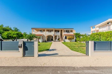 1-Bedroom Apartment in Nin for Up to 3 Guests