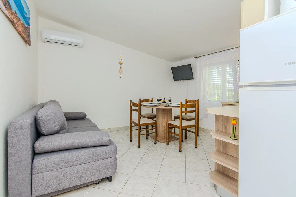 1-Bedroom Apartment in Nin for Up to 3 Guests