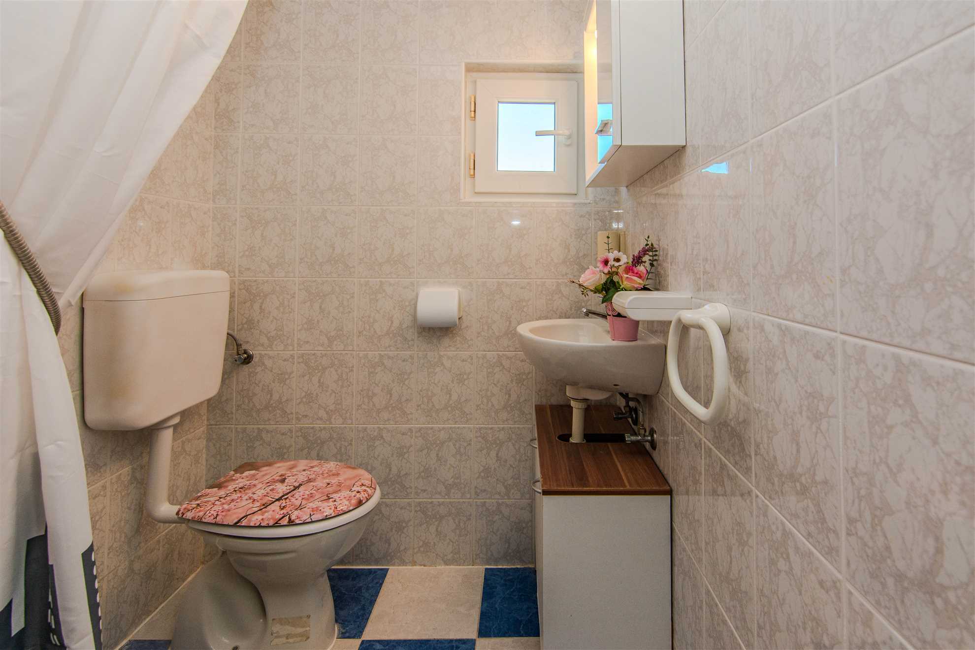 Comfortable apartment for 2-3 persons | 120 m from beach | Quiet location