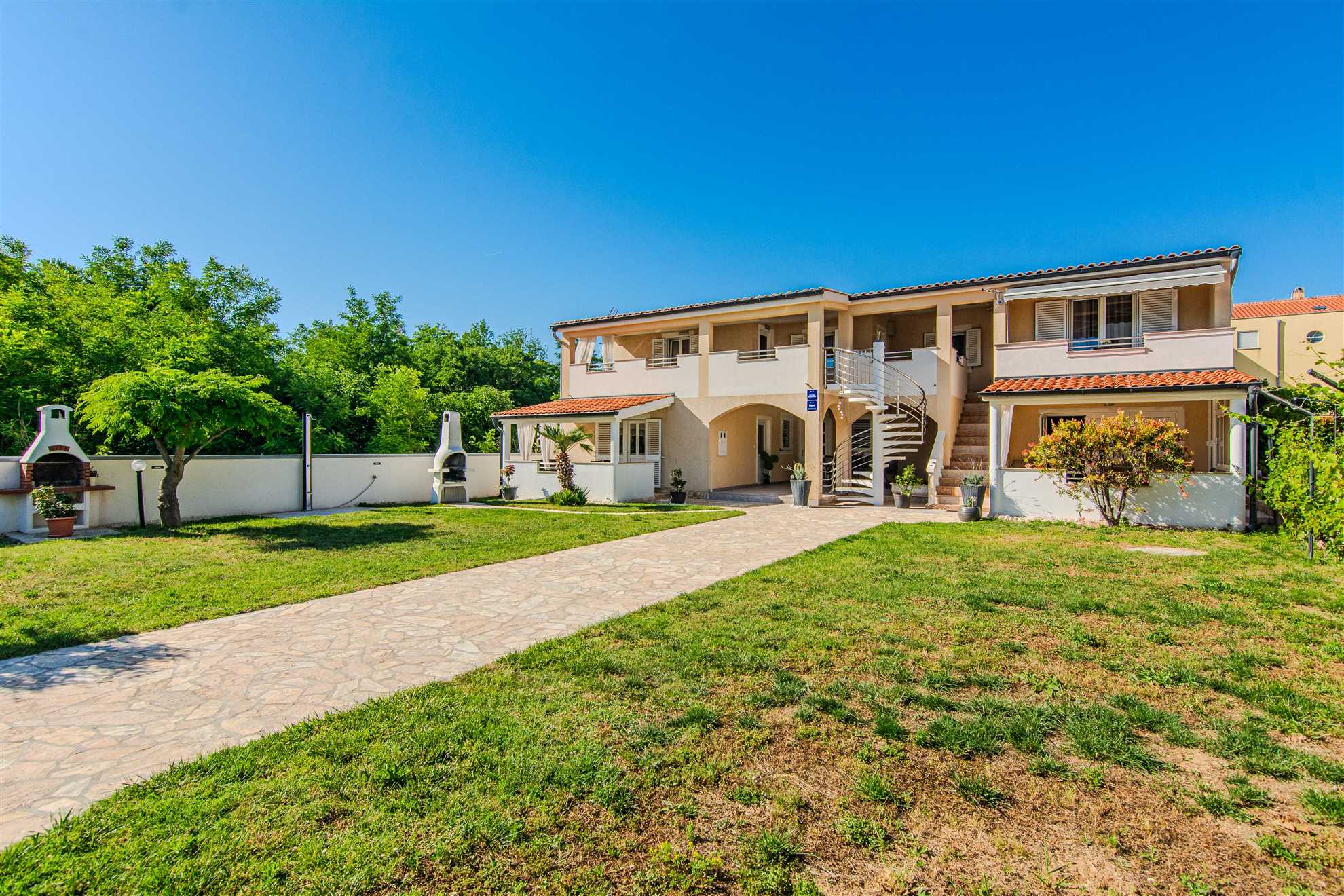 Comfortable apartment for 2-3 persons | Air conditioning, internet, grill | 120 m from the sea