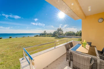 Nin Beachfront Apartment for 4 to 6 Guests