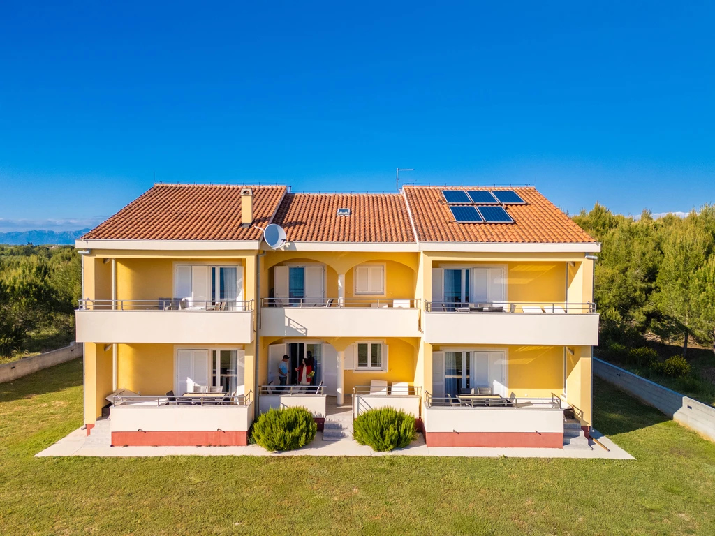 Seaside Apartment in Nin for 2–4 Guests