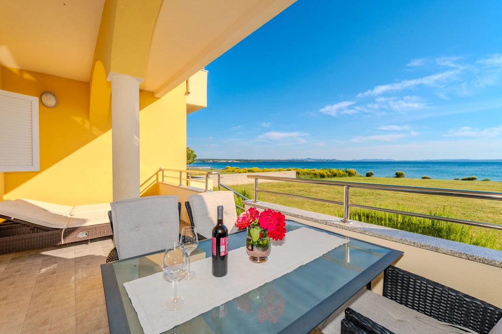 Seaside Apartment in Nin for 2–4 Guests
