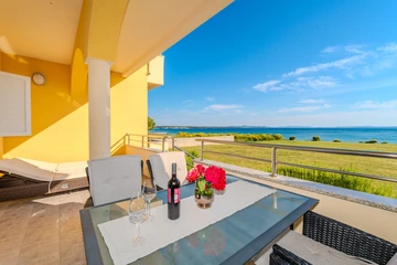 Seaside Apartment in Nin for 2–4 Guests