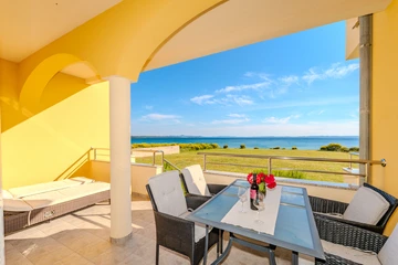 Seaside Apartment in Nin for 2–4 Guests