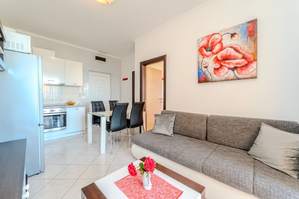 Seaside Apartment in Nin for 2–4 Guests