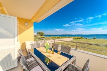 Nin Apartment with Sea-View Terrace