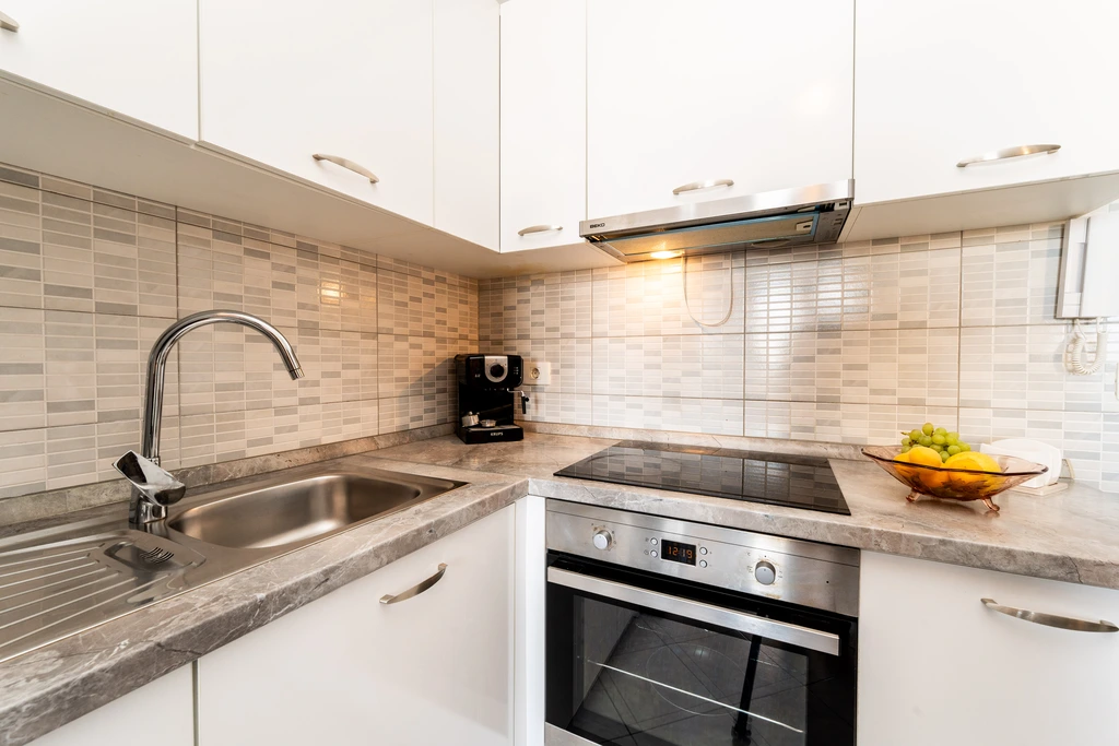 Quiet Nin Apartment for 2-4, 20 m to Beach