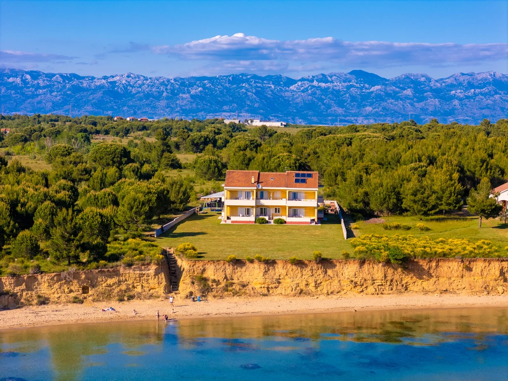 Nin Apartment with Sea-View Balcony for 4–6