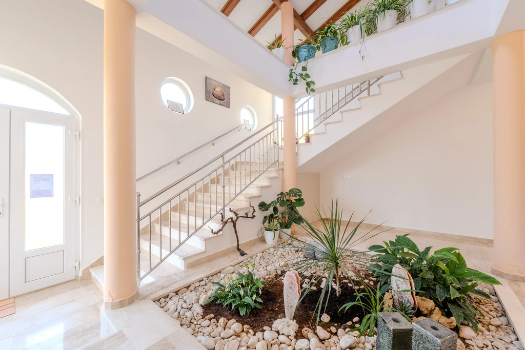 Nin Apartment with Sea-View Balcony for 4–6
