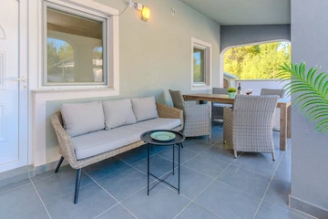 Holiday House with Private Pool for 4–5 in Vir