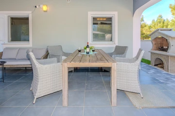 Holiday House with Private Pool for 4–5 in Vir