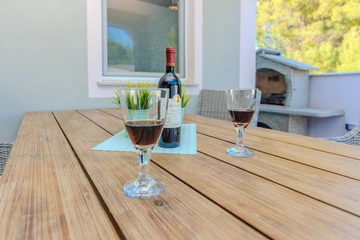 Holiday House with Private Pool for 4–5 in Vir