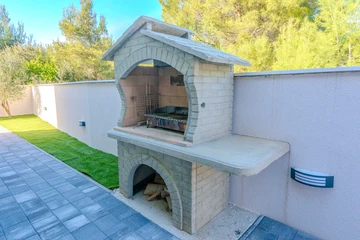 Holiday House with Private Pool for 4–5 in Vir