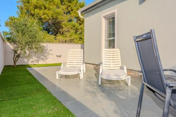 Holiday House with Private Pool for 4–5 in Vir