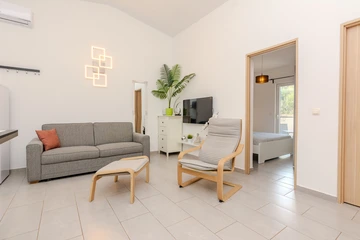 Holiday House with Private Pool for 4–5 in Vir