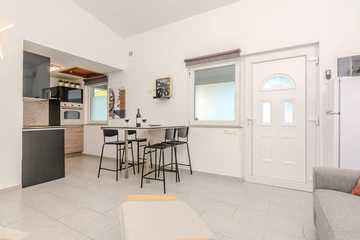 Holiday House with Private Pool for 4–5 in Vir