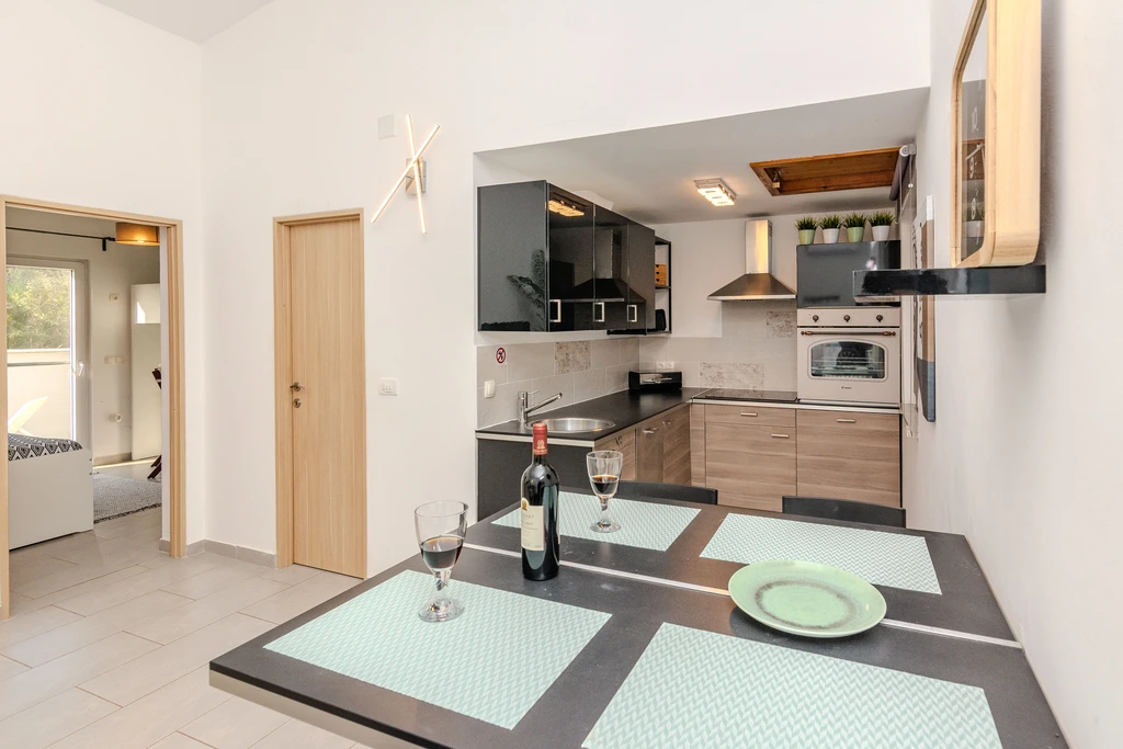 Holiday House with Private Pool for 4–5 in Vir