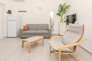 Holiday House with Private Pool for 4–5 in Vir