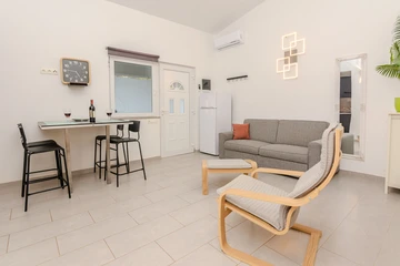 Holiday House with Private Pool for 4–5 in Vir