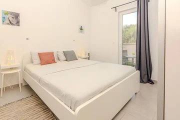 Holiday House with Private Pool for 4–5 in Vir