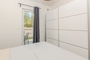 Holiday House with Private Pool for 4–5 in Vir