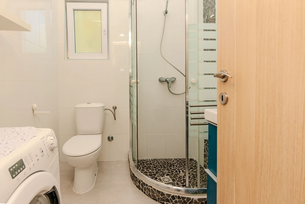 Holiday House with Private Pool for 4–5 in Vir