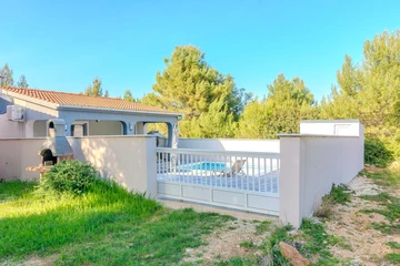 Holiday House with Private Pool for 4–5 in Vir