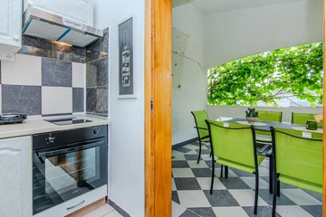 Apartment in Vir for 2-4 Guests with Balcony