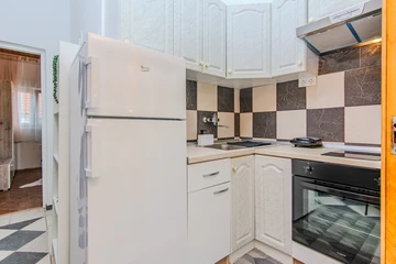 Apartment in Vir for 2-4 Guests with Balcony