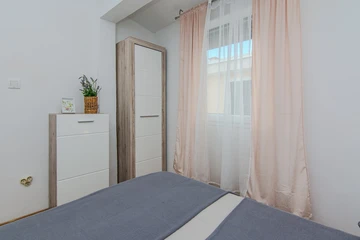 Apartment in Vir for 2-4 Guests with Balcony