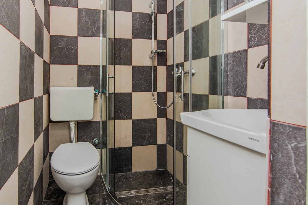 Apartment in Vir for 2-4 Guests with Balcony