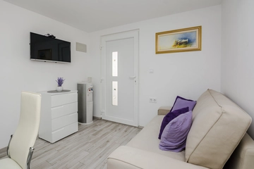 Holiday House in Vir for 4–5 Guests