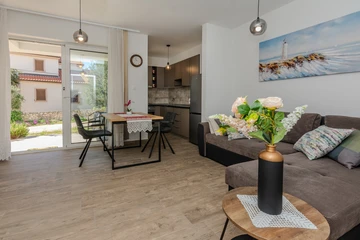 Apartment for 2 in Vir with Roofed Terrace