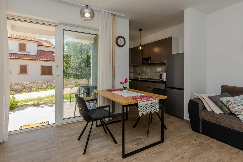 Apartment for 2 in Vir with Roofed Terrace