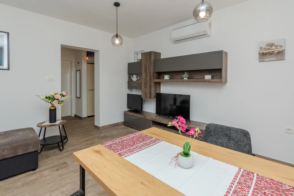 Apartment for 2 in Vir with Roofed Terrace