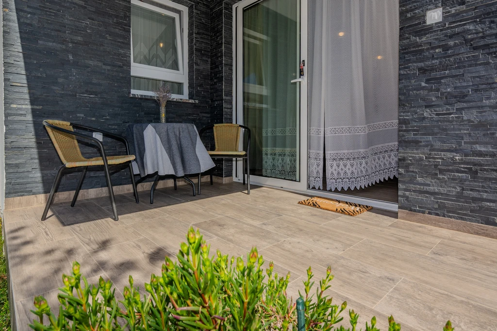 Apartment for 2 in Vir with Roofed Terrace