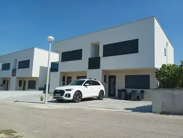 3-Bedroom Holiday House in Vir for 6–8 Guests