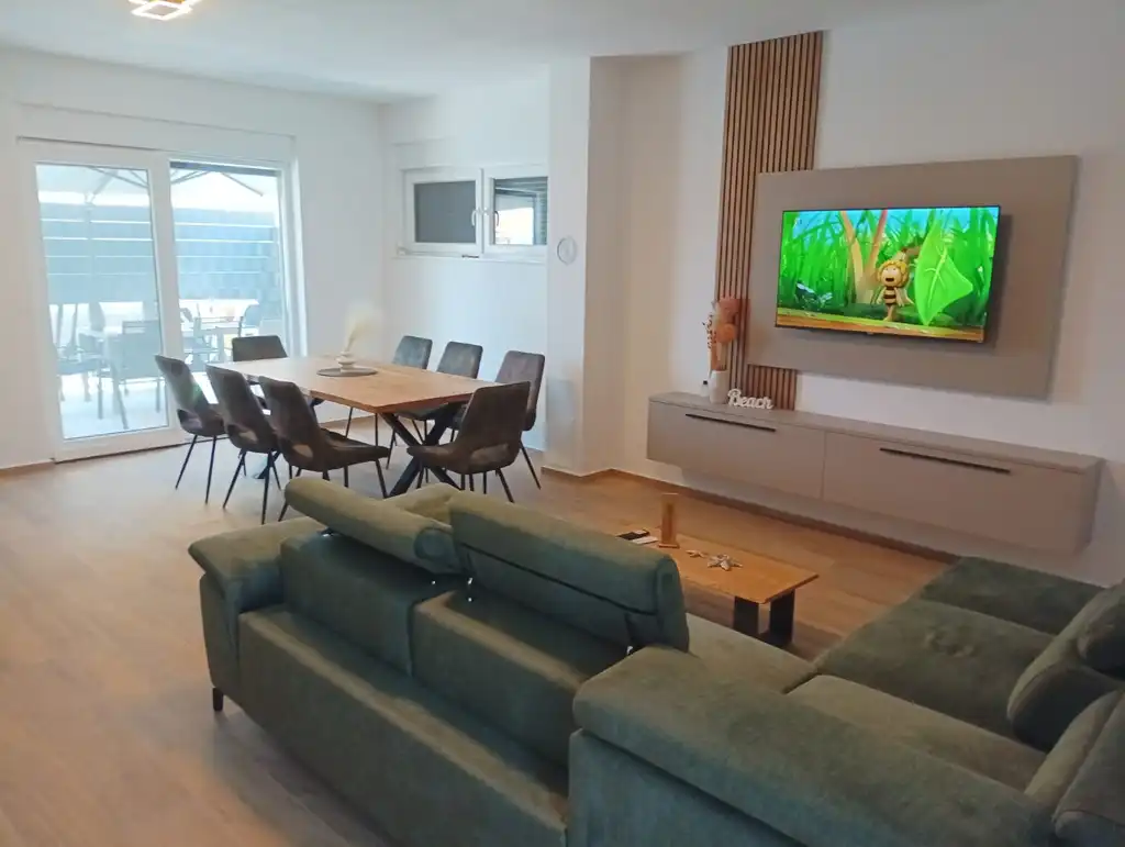 3-Bedroom Holiday House in Vir for 6–8 Guests