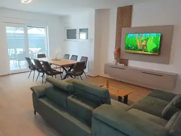 3-Bedroom Holiday House in Vir for 6–8 Guests