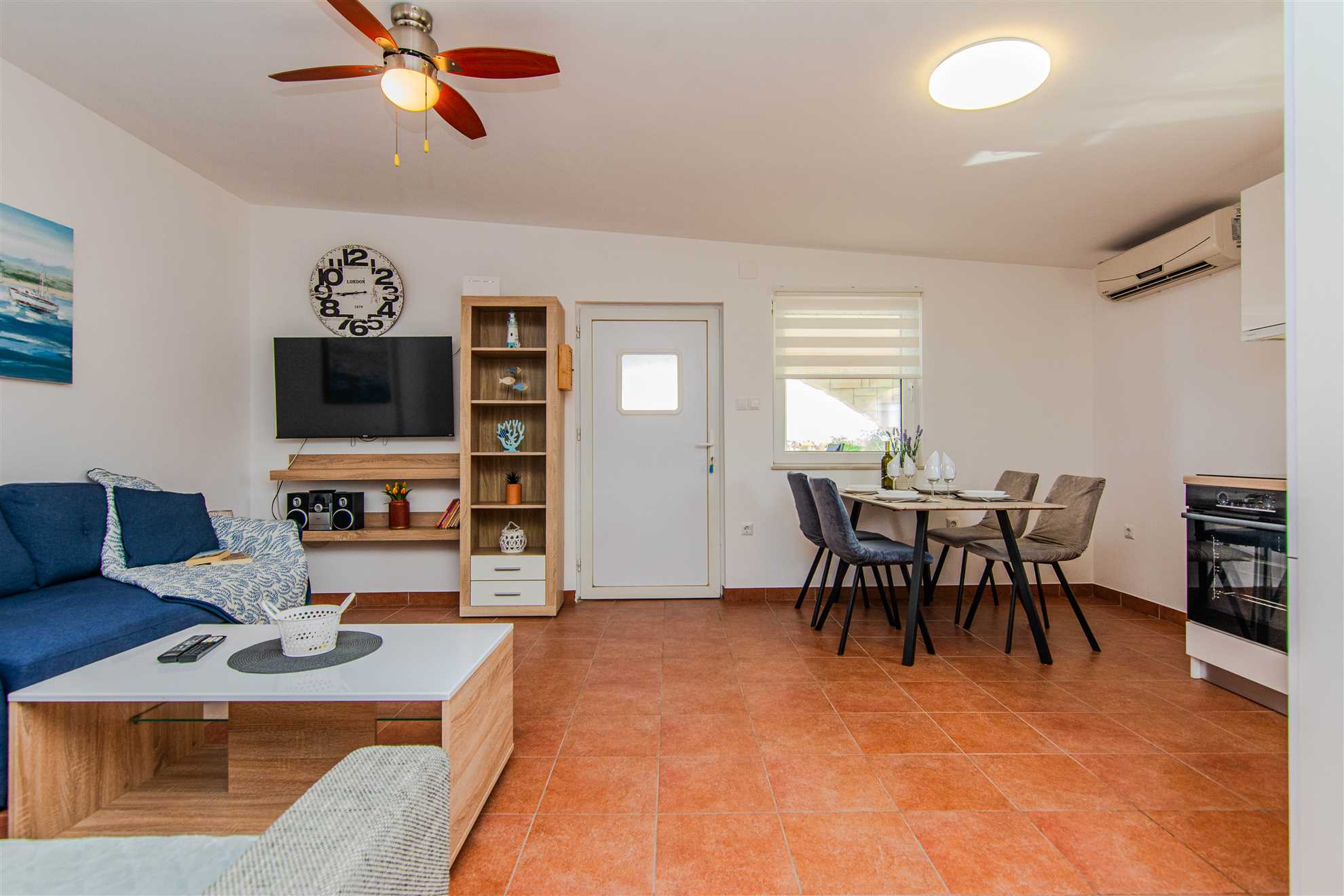 Partial sea view  | 100 m from beach | For 4 persons
