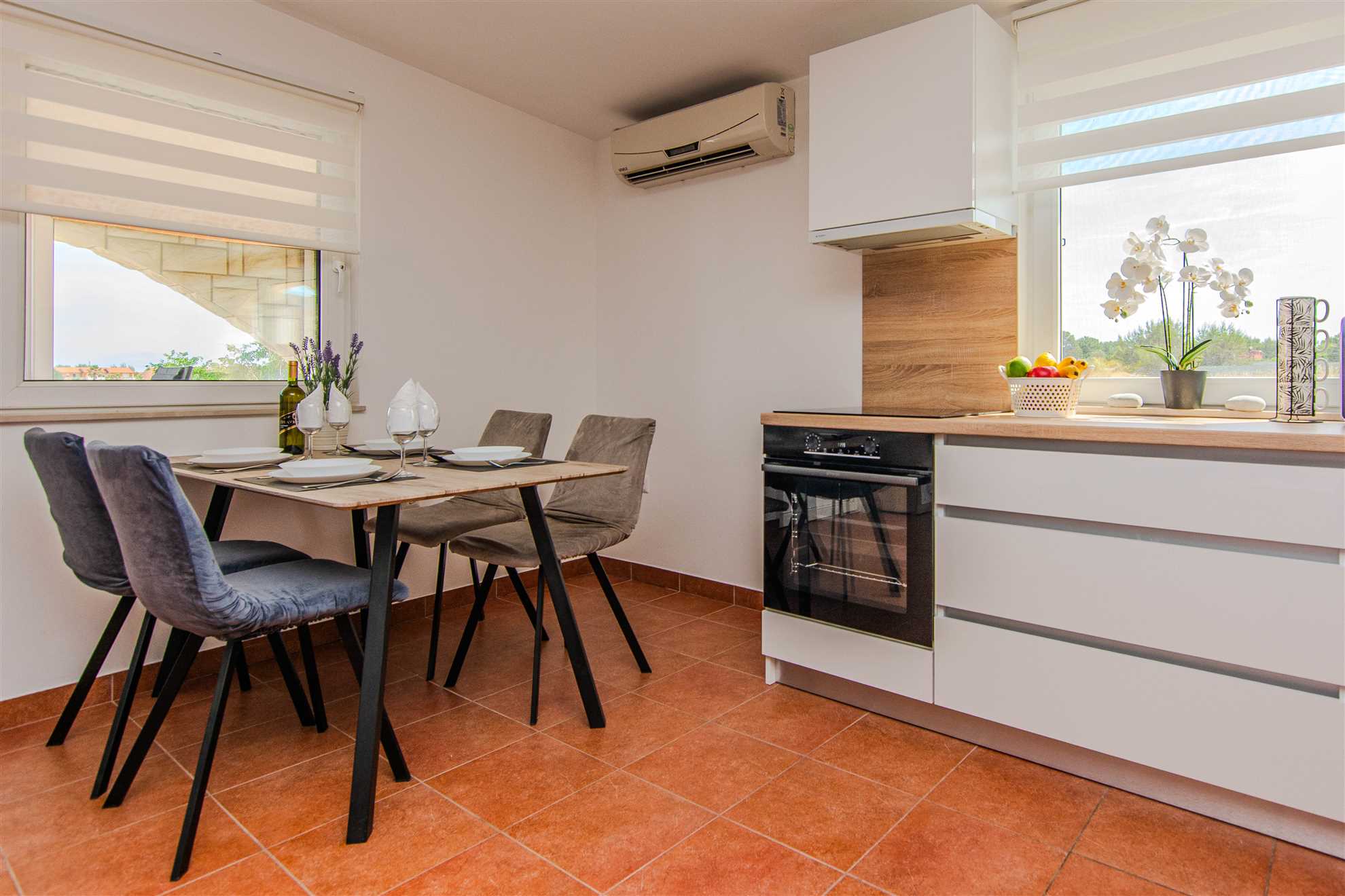 Partial sea view  | 100 m from beach | For 4 persons