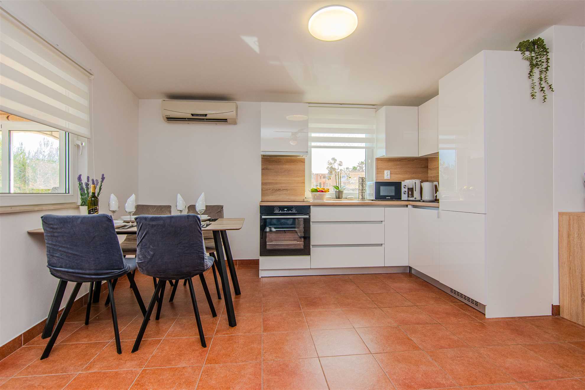 Partial sea view  | 100 m from beach | For 4 persons