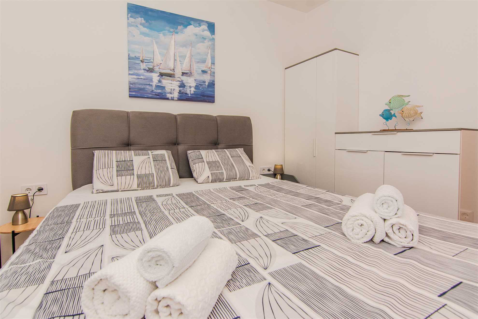 Partial sea view  | 100 m from beach | For 4 persons