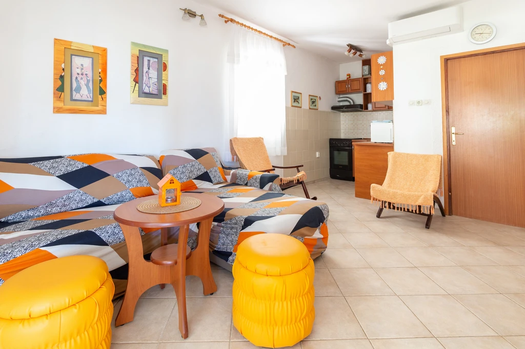 Privlaka Apartment for 4–6 Guests with Terrace
