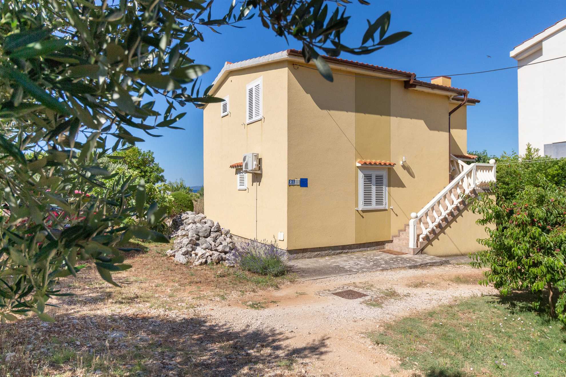 Comfortable apartment for 4-6 persons | 270 m from the sea | Quiet location